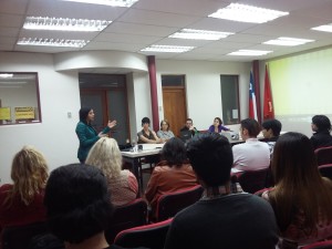 La Diputada nacional Carol Cariola al inicio del encuentrao, da unas palabras de bienvenida.