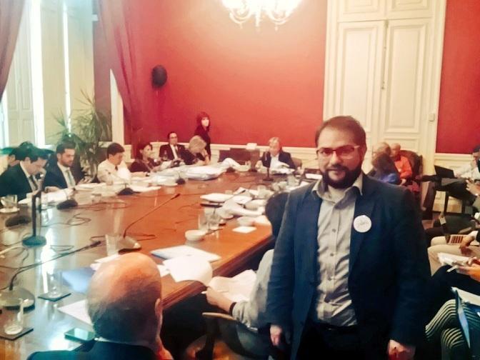 Franco Fuica, activista trans de OTD Chile, durante la maratónica jornada de ayer.