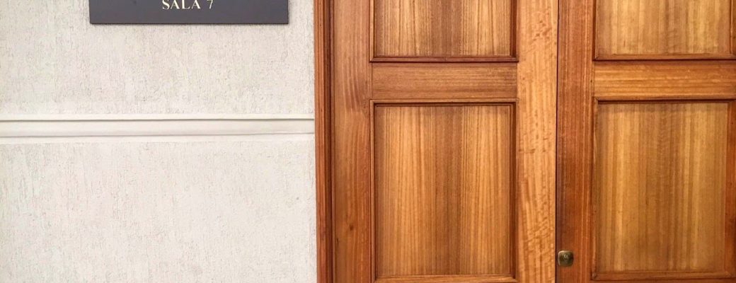 La Puerta Cerrada De La Comisión