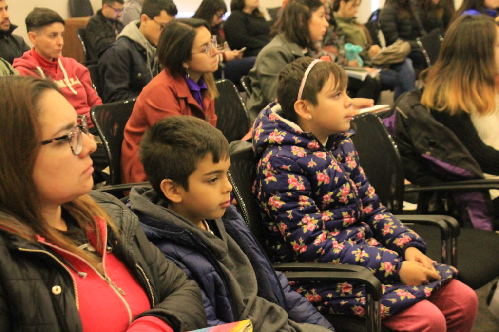 Asistentes de la primera Jornada de Salud Integral Trans en la Universidad de Chile.